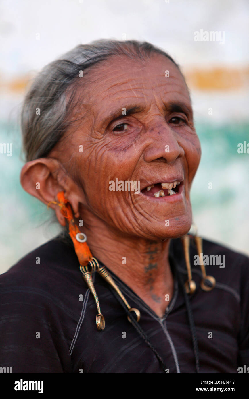 Kacchi Rabari (Desi), Laharia Village, Old woman close up, Kutch District, Gujarat, India Stock Photo