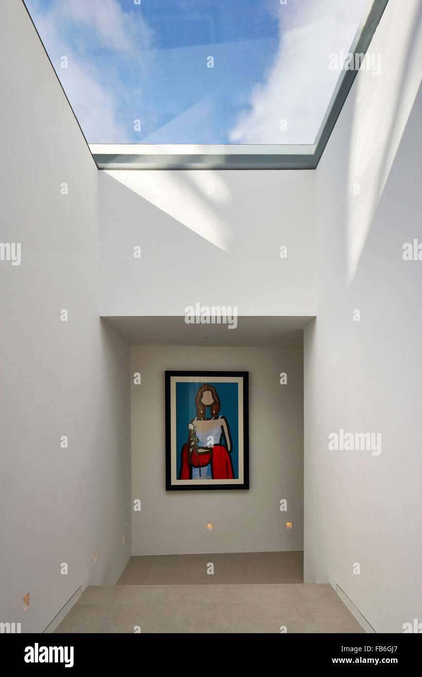 Entrance lobby. Courtyard House, London, United Kingdom. Architect