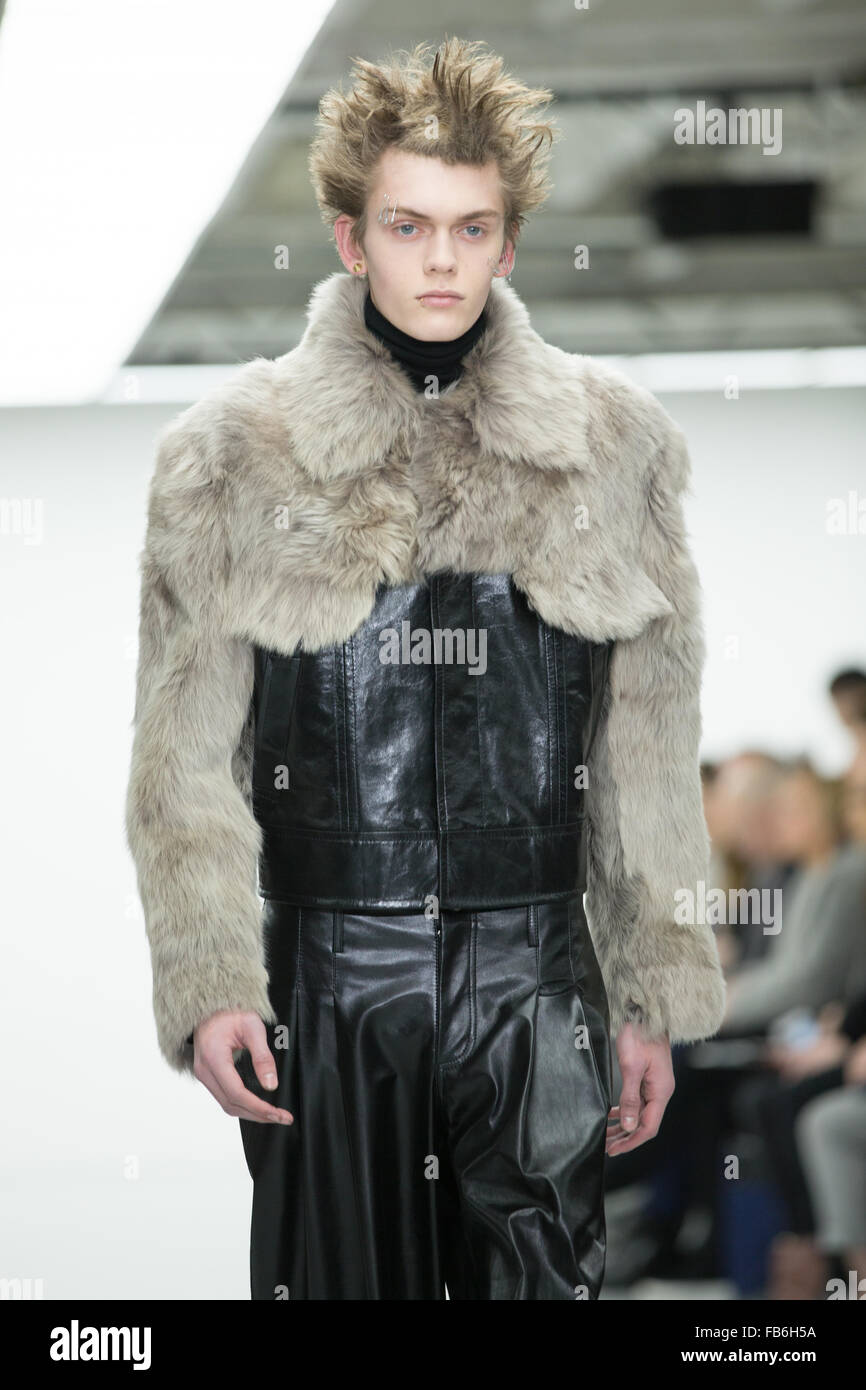 London, UK 11th January 2016, SEAN SUEN presented by GQ CHINA shows his Autumn Winter 2016 collection Credit:  Chris Yates/ Alamy Live News Stock Photo
