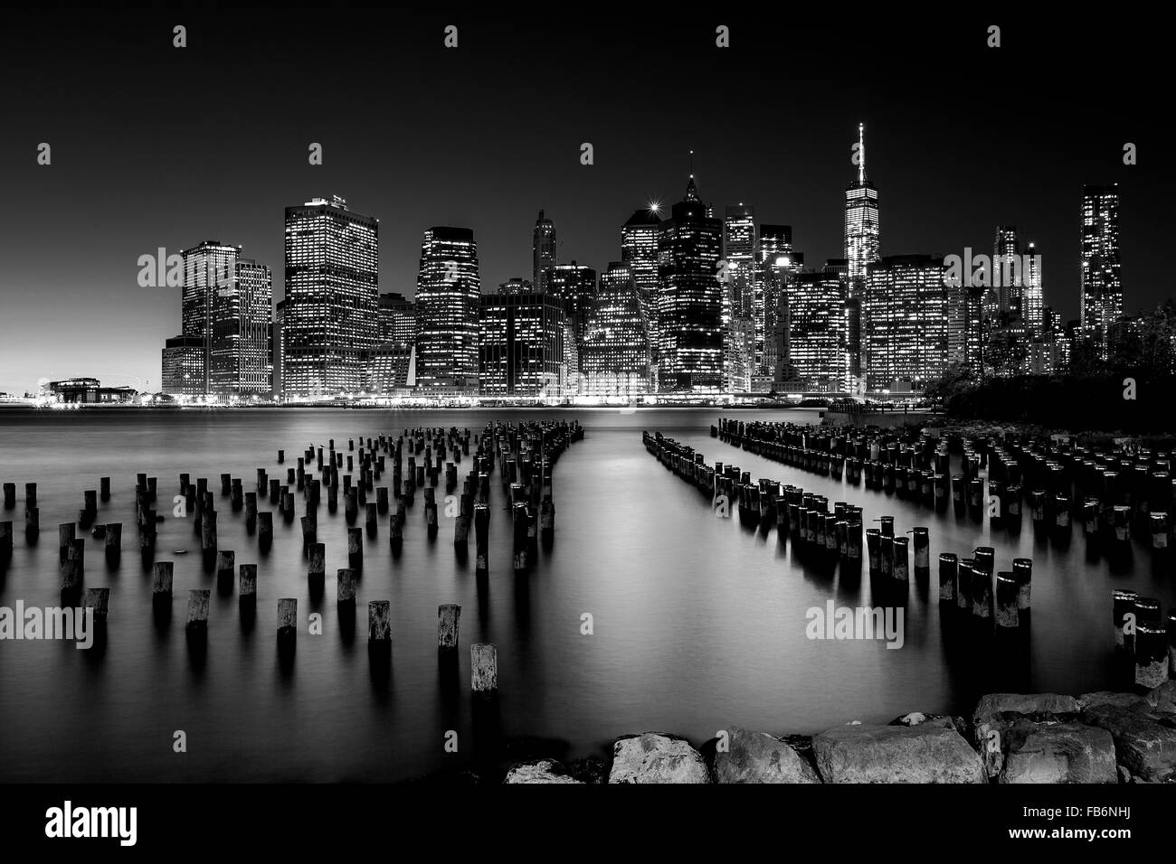 River Structue Hudson river midtown manhattan Black and White Stock Photos & Images ...