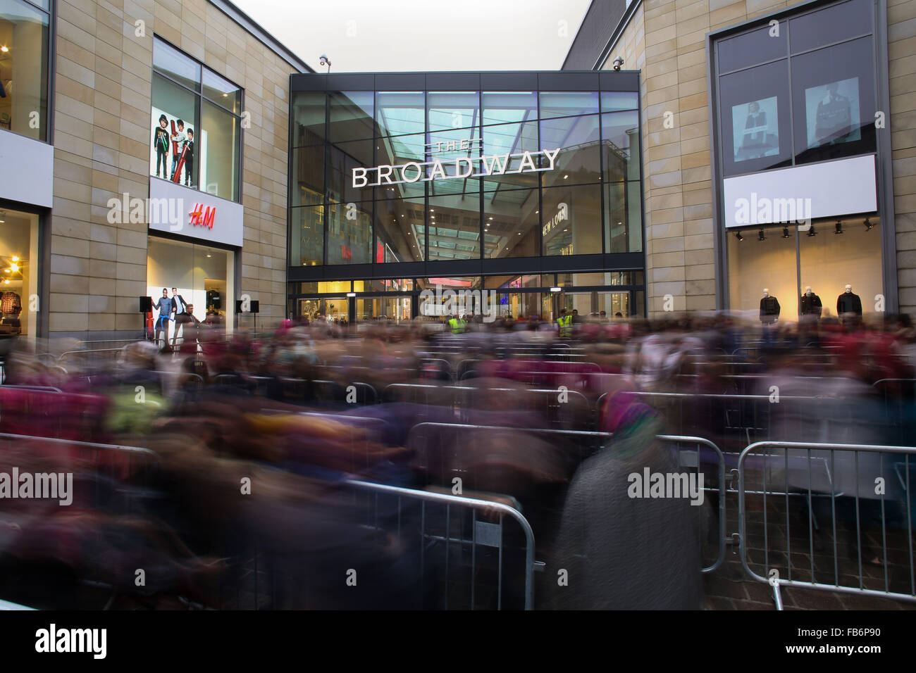 Crowds wait in the cold and rain to see inside the new Broadway shopping centre in Bradford, West Yorkshire, UK. Stock Photo
