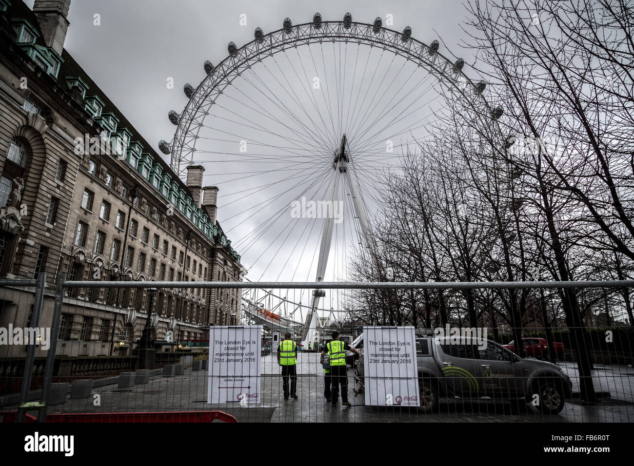 London, UK. 11th January, 2016. London Eye closed for annual