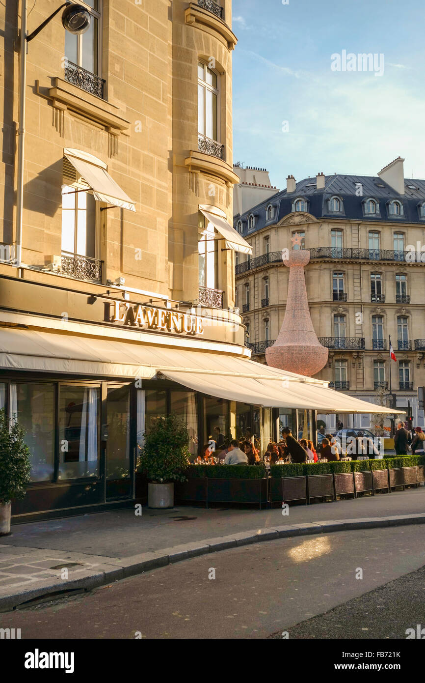 L'Avenue Paris, L'Avenue Restaurant terrace in afternoon at avenue Montaigne, Paris, France. Stock Photo