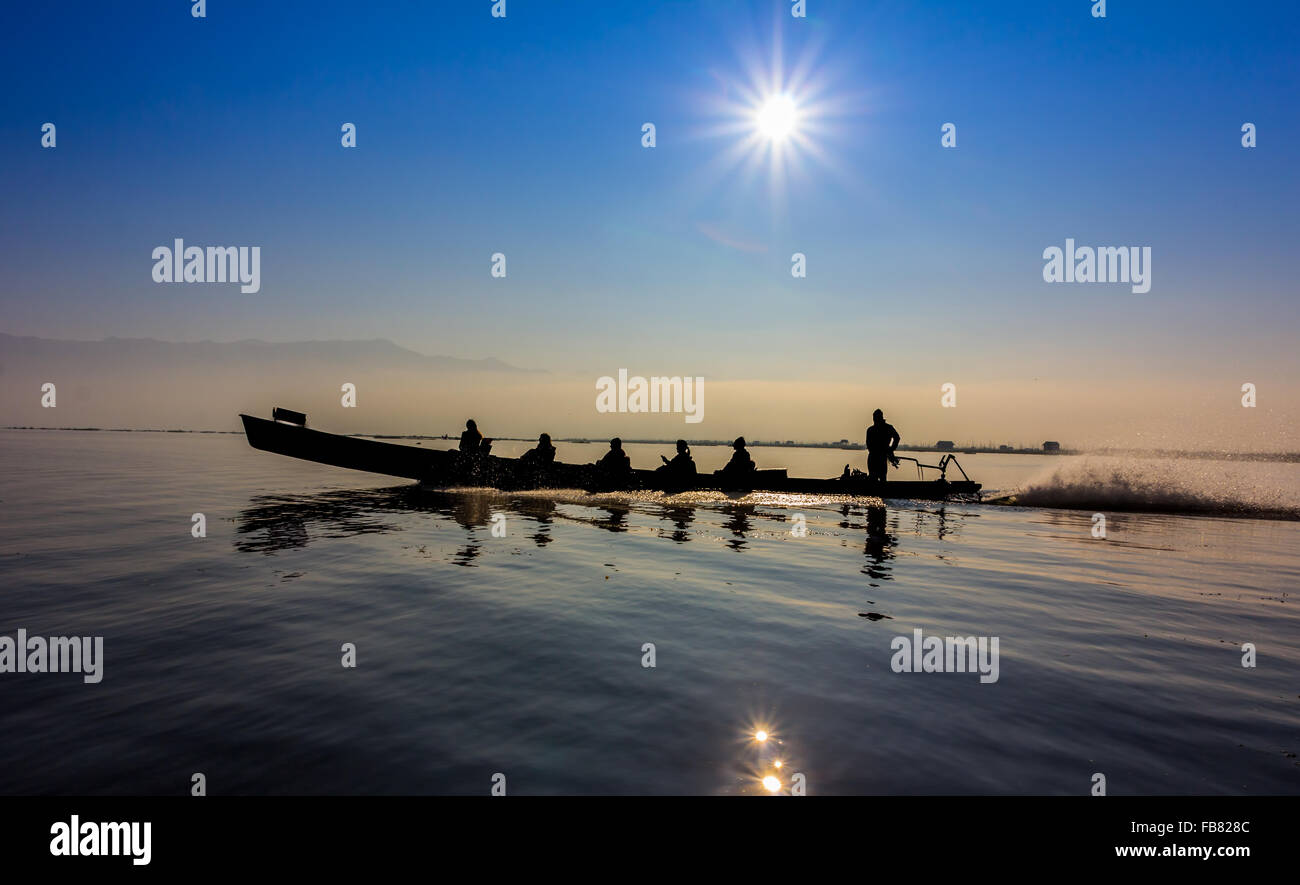 Silhouette of boat hi-res stock photography and images - Alamy