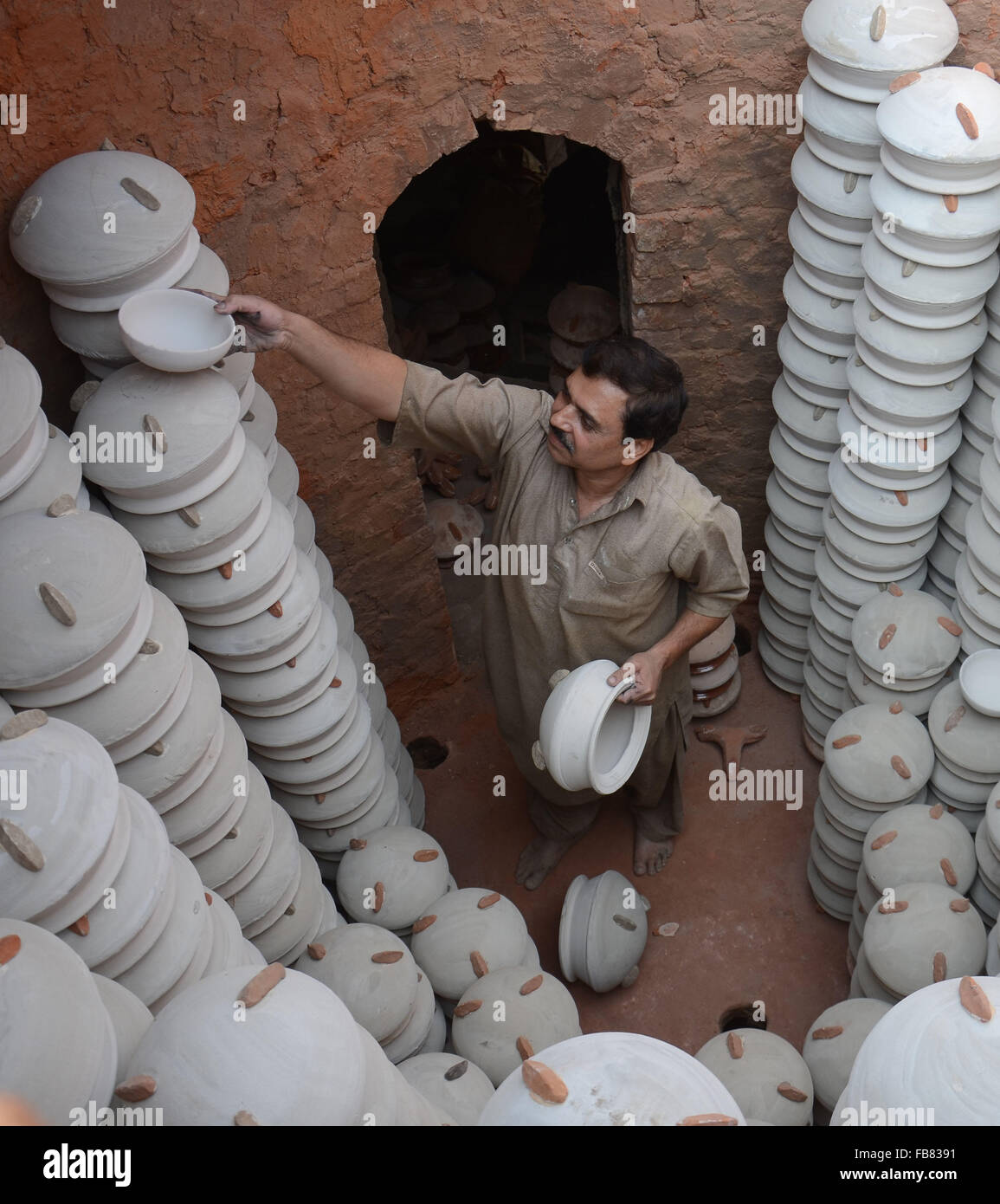 Lahore, Pakistan. 12th Jan, 2016. Pakistani workers busy in preparing