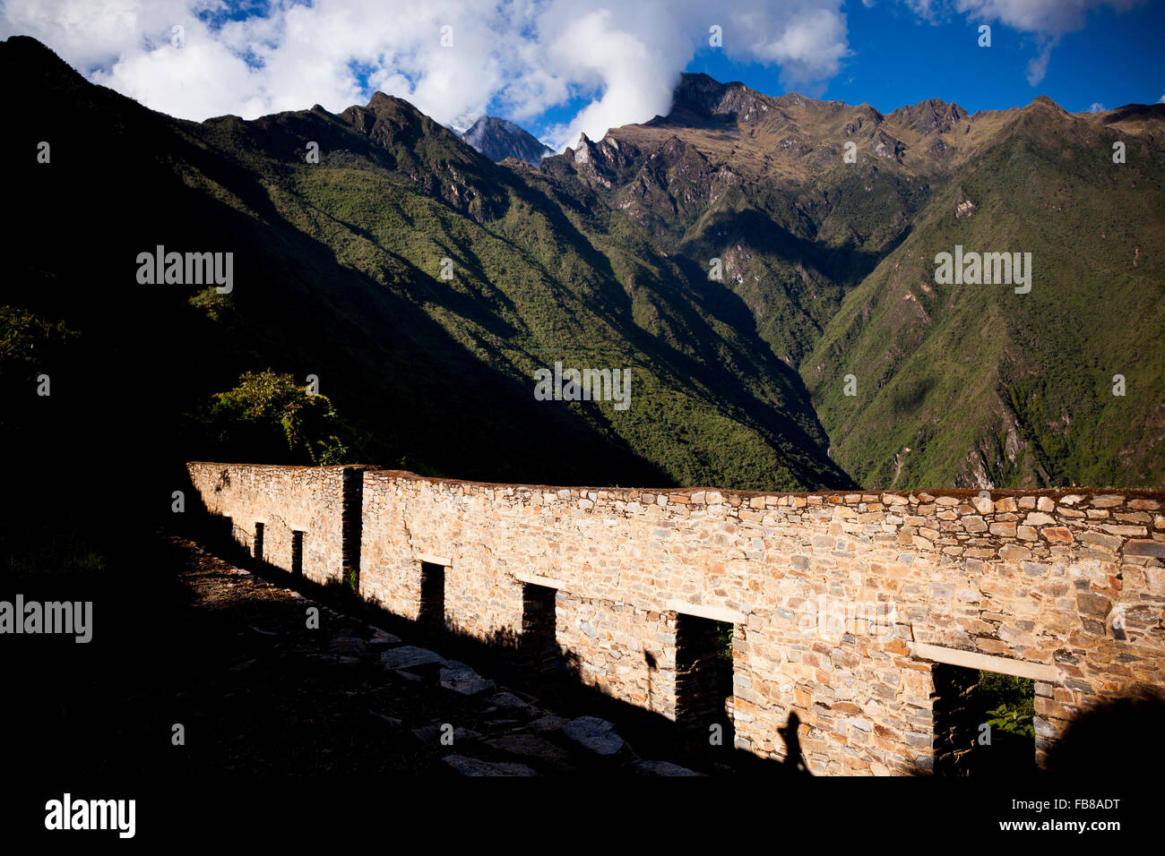 Inca trail ruins trek peru andes hi-res stock photography and images ...