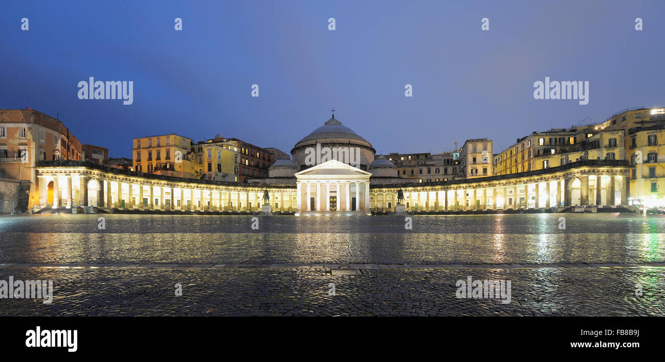 Basilica di San Francesco di Paola and Piazza del Plebiscito, Quartiere San Ferdinando, Napoli, Campania, Italy Stock Photo