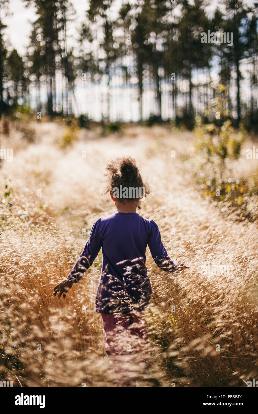 Three girls rear view hi-res stock photography and images - Alamy