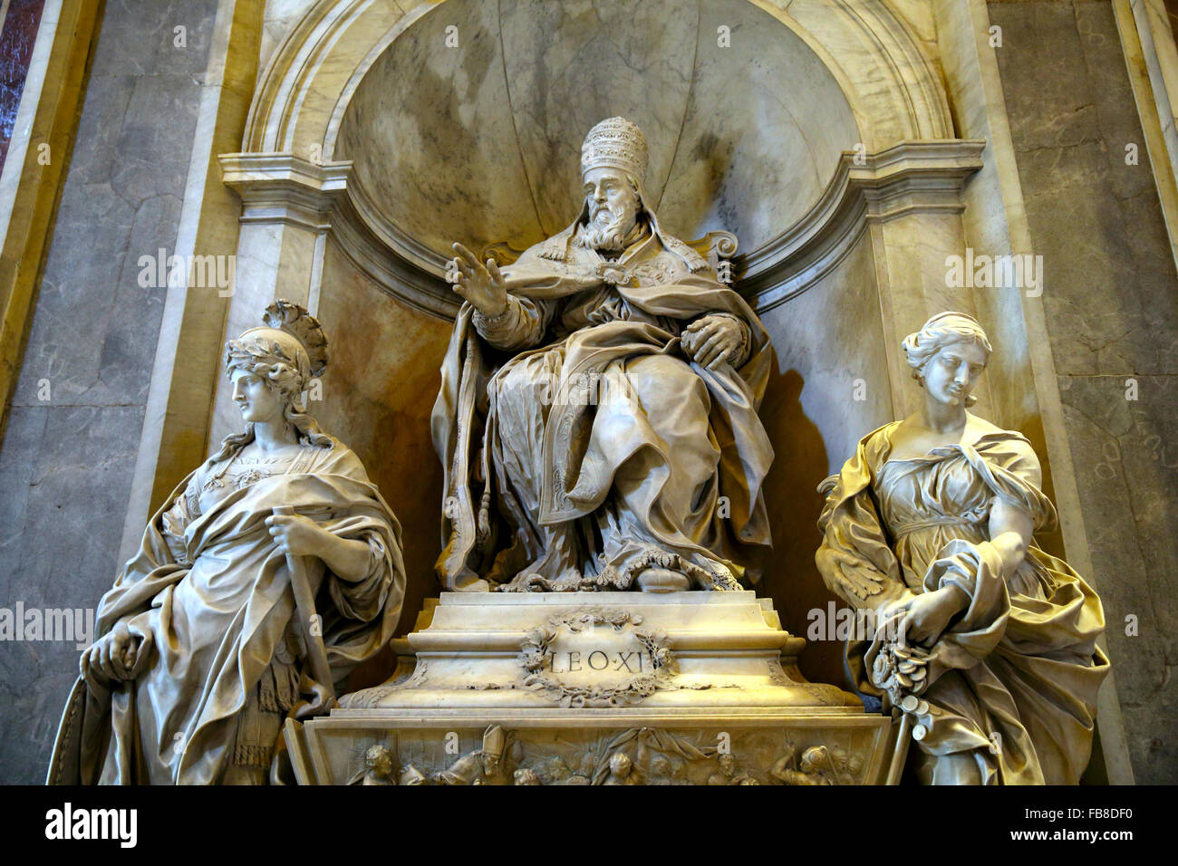 Marble monument to Leo XI in Saint Peter's Cathedral in the Vatican Stock Photo