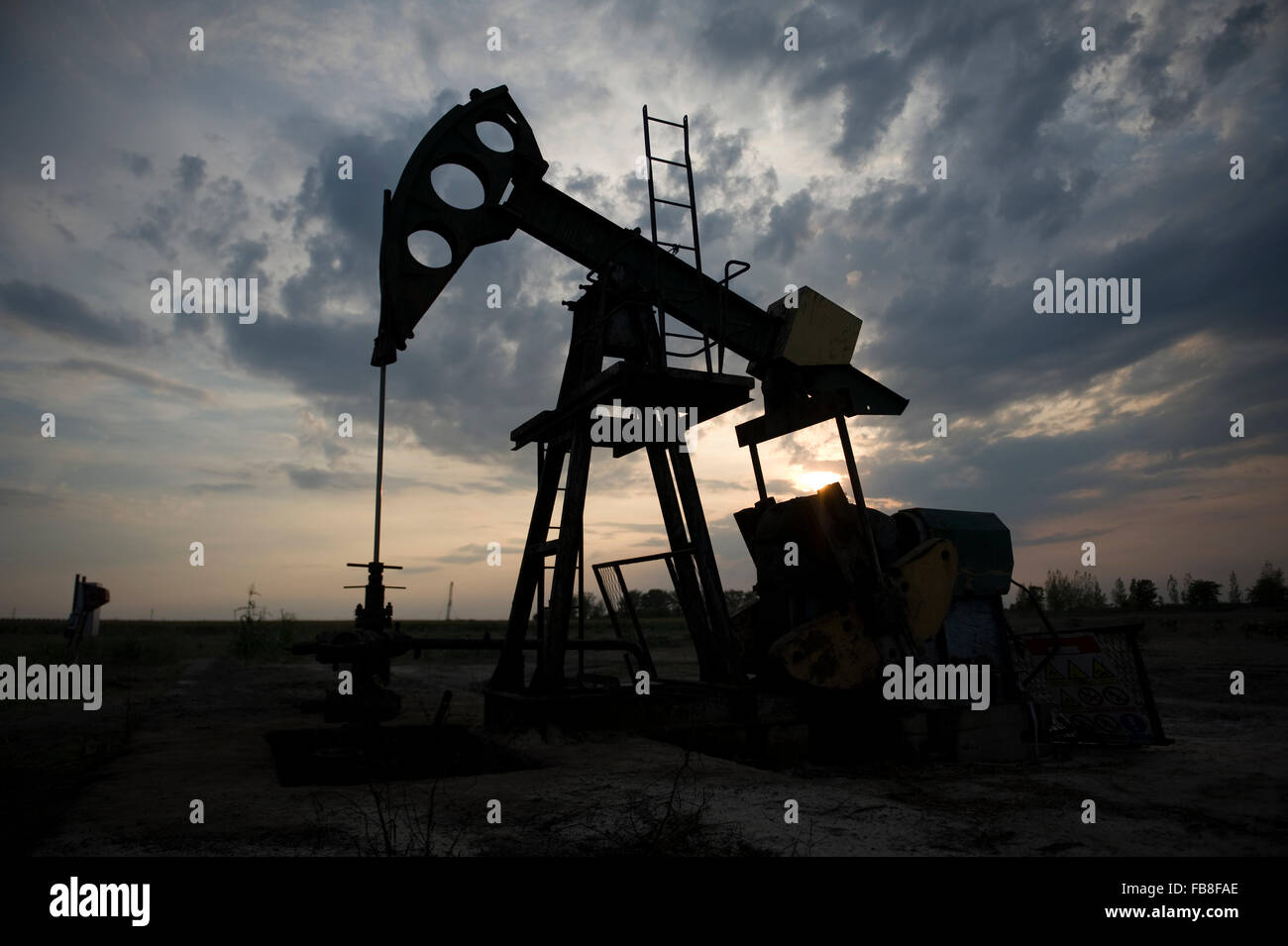 Horse head oil pump hires stock photography and images Alamy