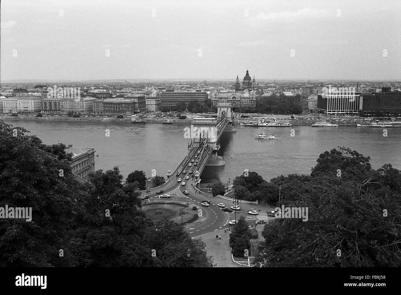 Glance on Bupapest at the time of the Nineties. -  1990  -  Hungary / Budapest  -  Glance on Bupapest at the time of the Nineties. -  Overview of the Danube river, the Chains Bridge from the Buda Castle.   -  Philippe Gras / Le Pictorium Stock Photo