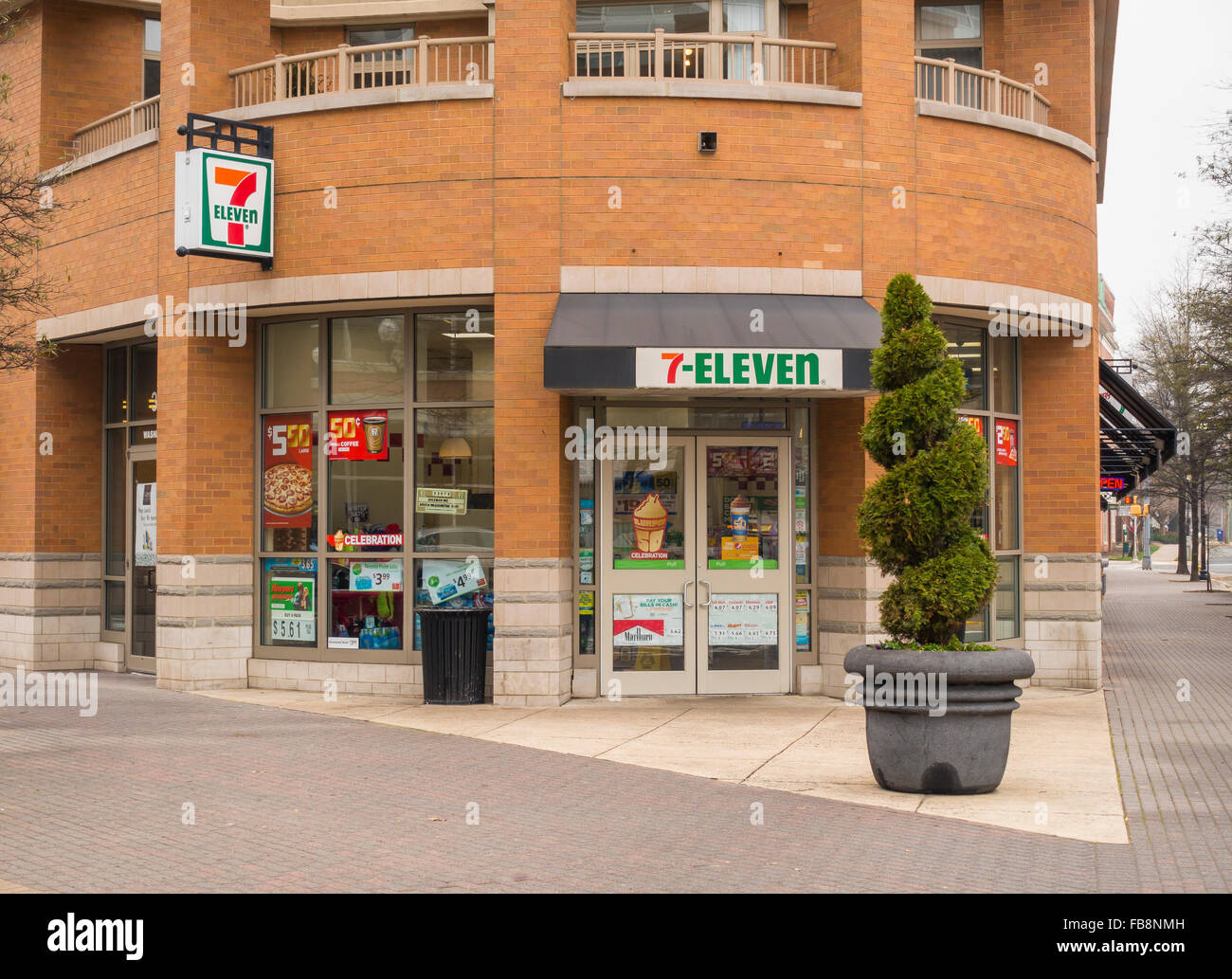 ARLINGTON, VIRGINIA, USA - 7-eleven convenience store in Clarendon neighborhood. Stock Photo