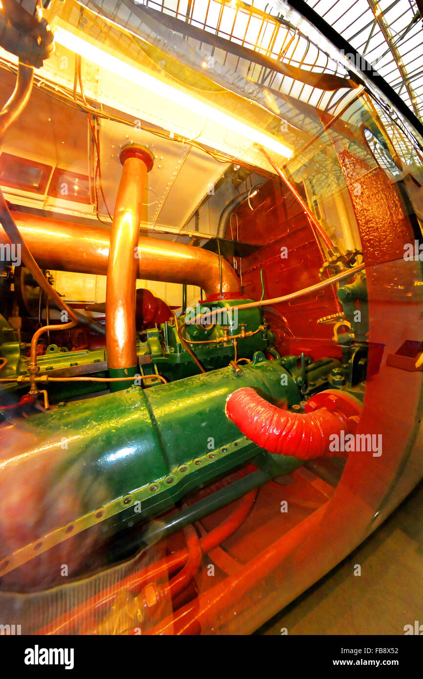 Turbinia steam turbine engine room cutaway display Stock Photo Alamy