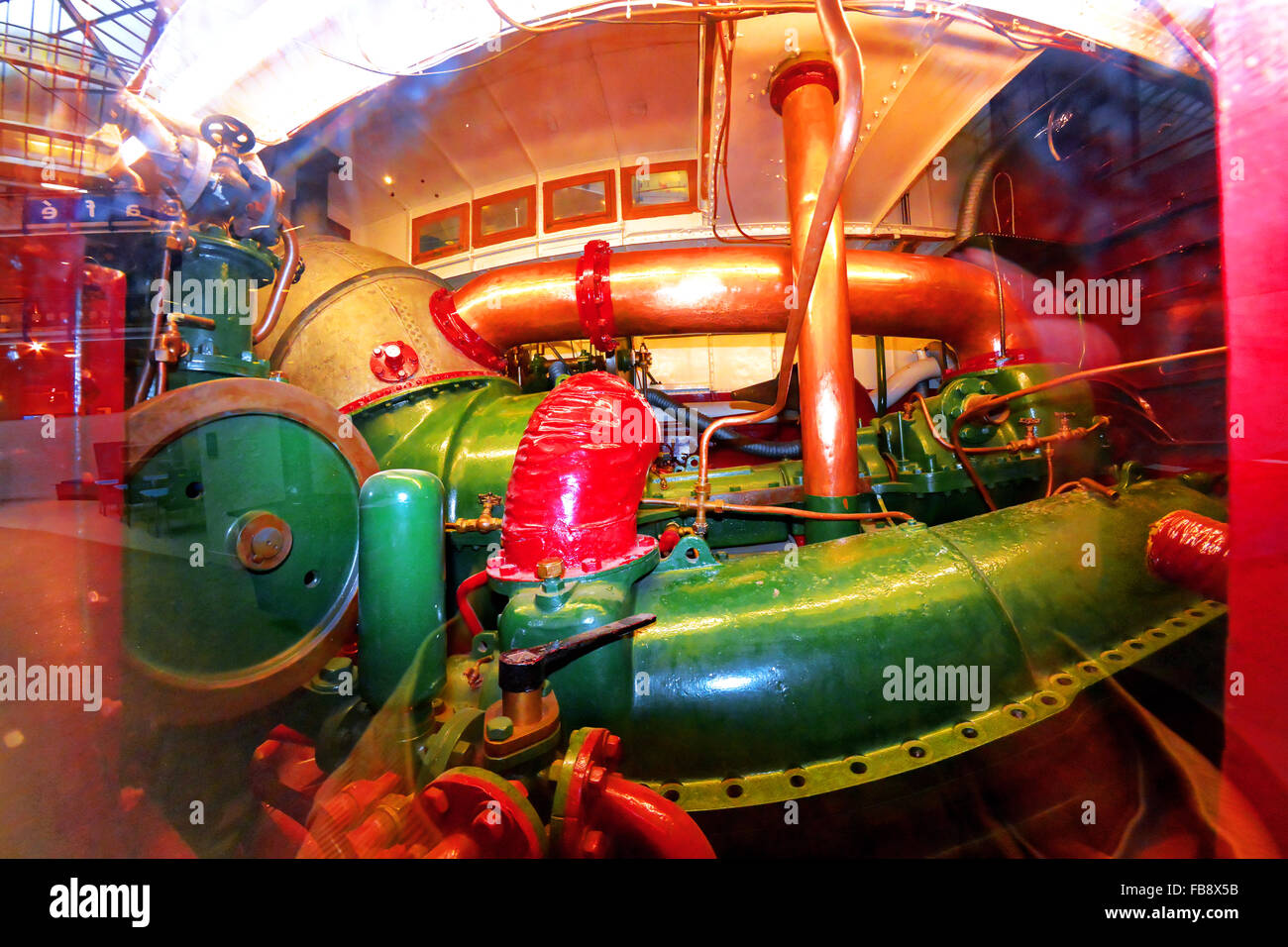 Turbinia steam turbine engine room cutaway display Stock Photo - Alamy