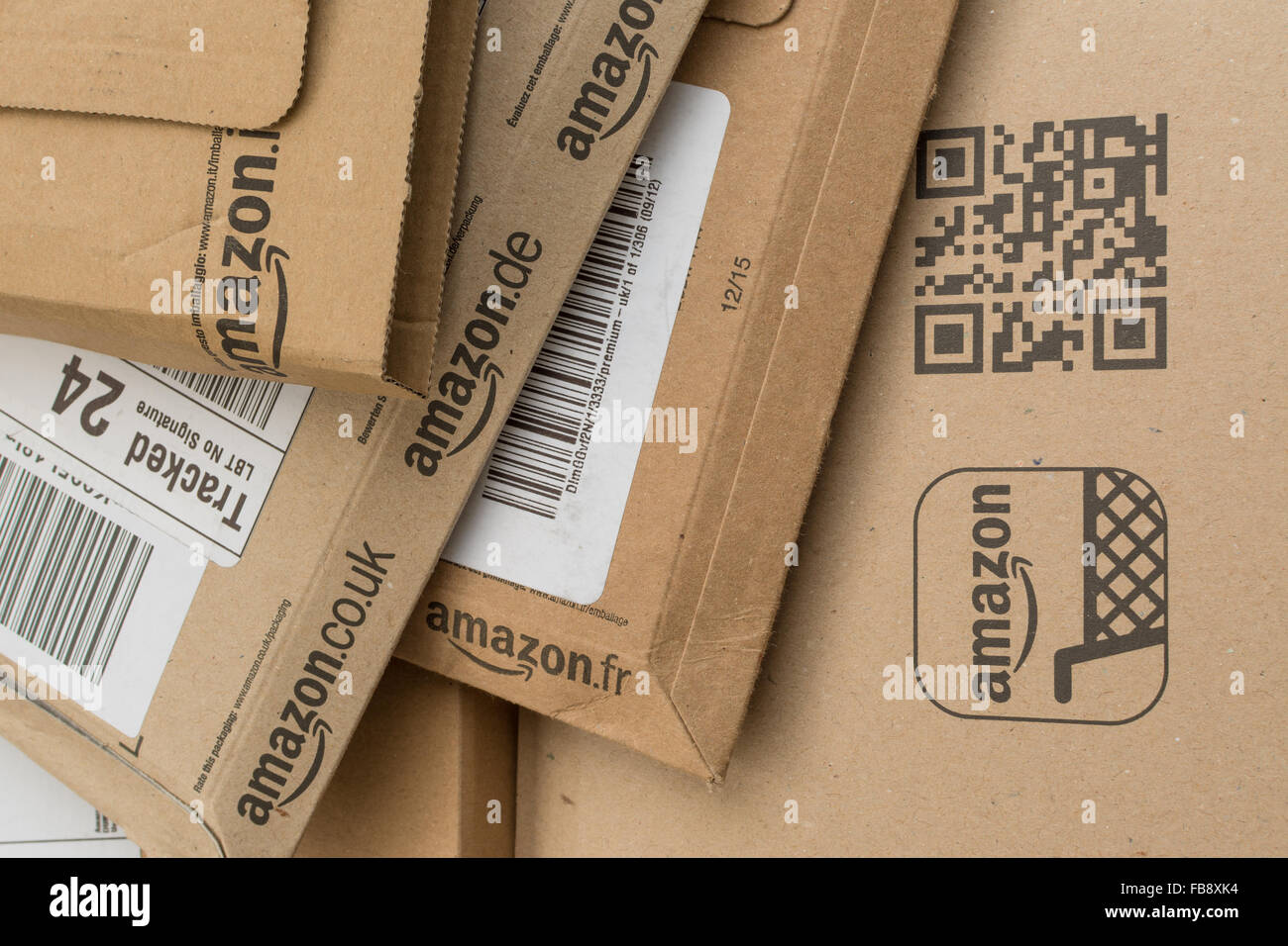 Parcels hi-res stock photography and images - Alamy