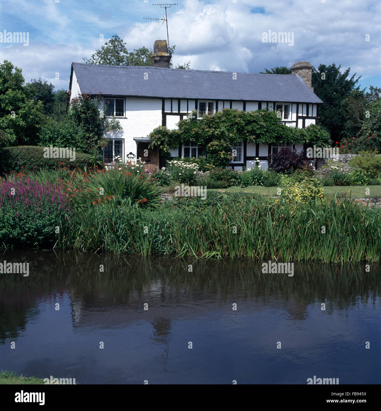 Traditional rivers and houses hi-res stock photography and images - Alamy