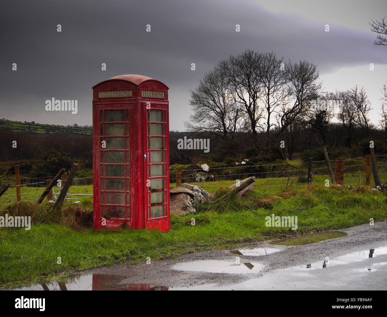 Red Line Telephone Rack red phone telephone box Stock Photo - Alamy