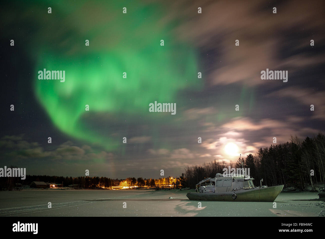 Aurora borealis full moon hi-res stock photography and images - Alamy