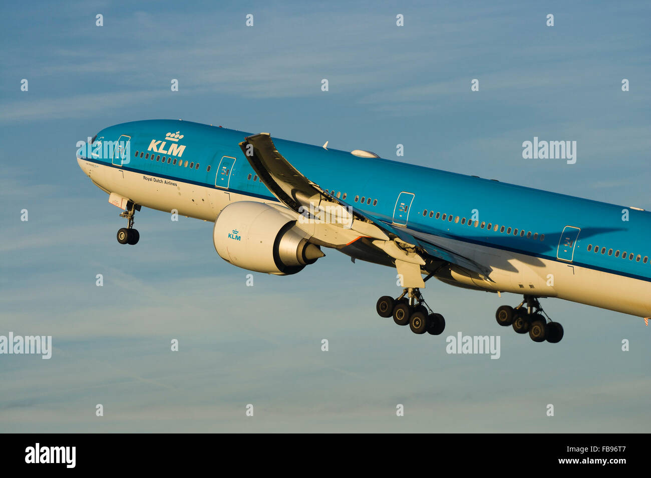 Klm boeing 777 hi-res stock photography and images - Alamy