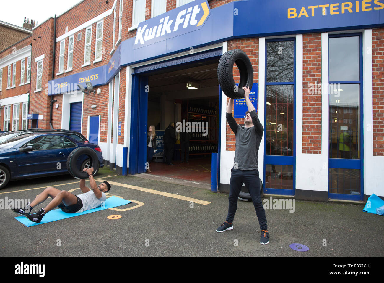 Kwik Fit Automotive servicing company kwik fit hi-res stock photography and ...