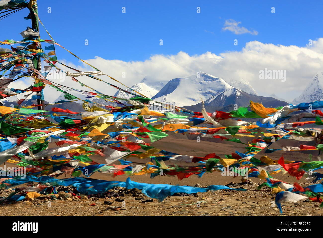 Prayer flags over Tong La pass framing mounts: left-Colangma 6952 ms.and right-Gyao Kang 6720 ms.-Lapche or Labuche Kang Himal. Stock Photo