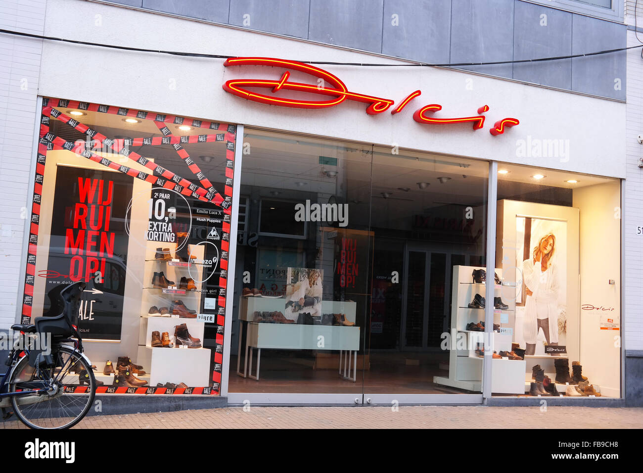 Dolcis Shoe store Stock Photo - Alamy