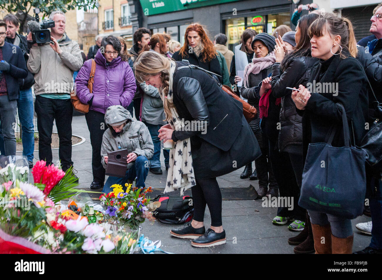 London, UK. 12th January, 2016. Tributes from fans lie beneath a mural of David Bowie, Tunstall Road, Brixton SW9, London, UK. © martyn wheatley/Alamy Live News Stock Photo