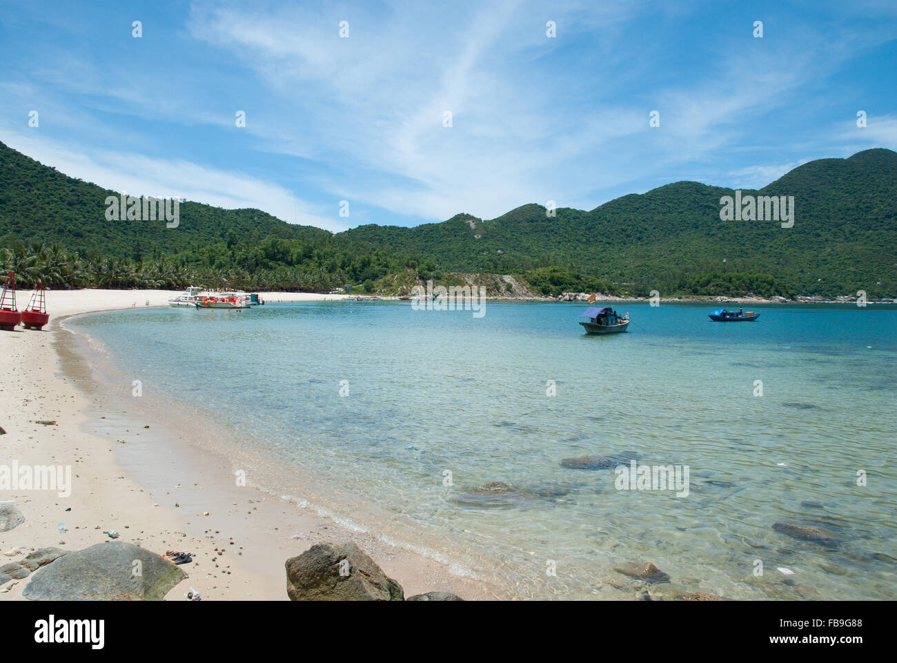 Sunny and warm tropical beach. Bay of Cham Islands near Hoi An( Hoian) and Da Nang( Danang), Central Vietnam. Stock Photo