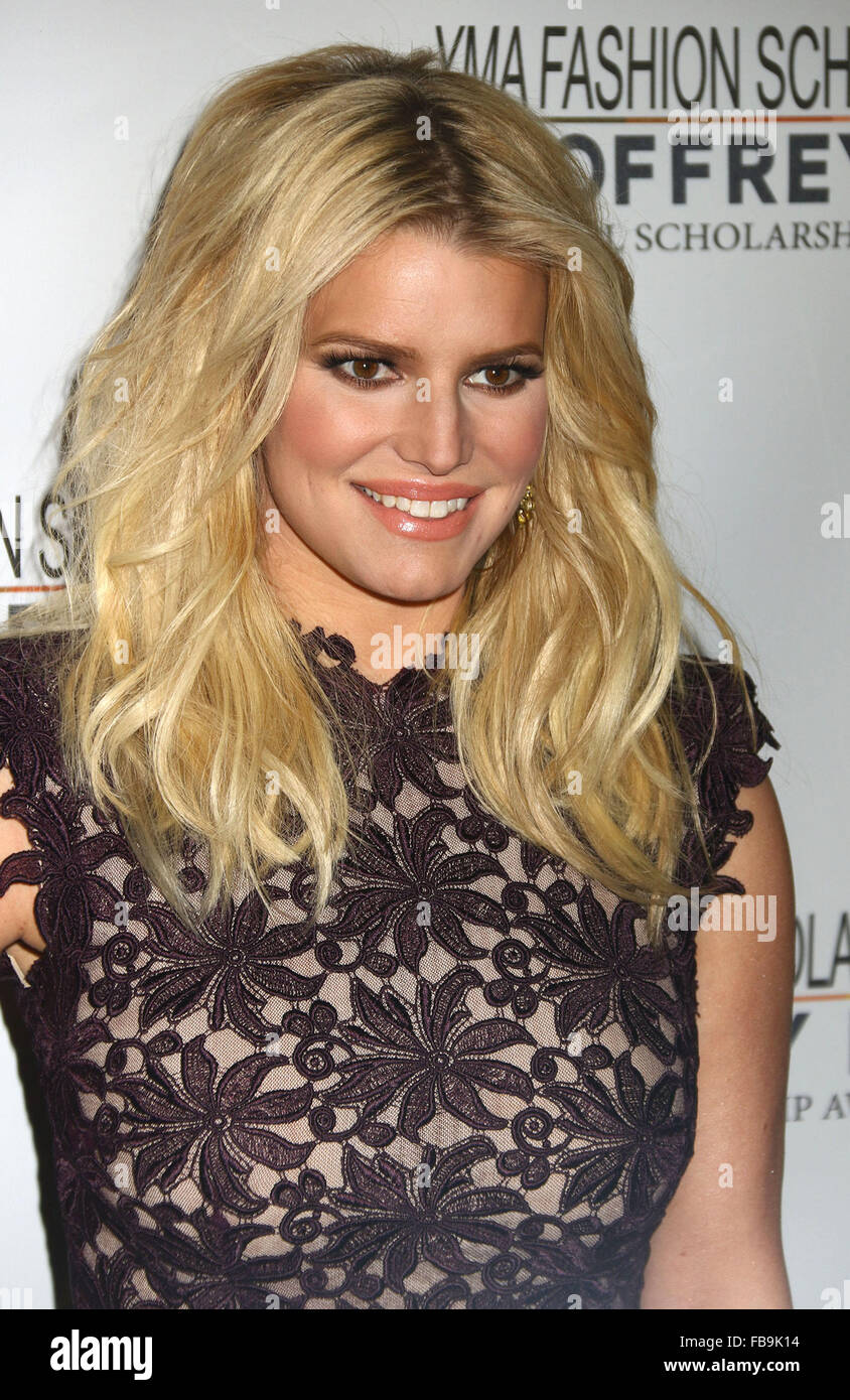 Jessica Simpson From Singer To Successful Entrepreneur The Fashion Story - mko9bjb