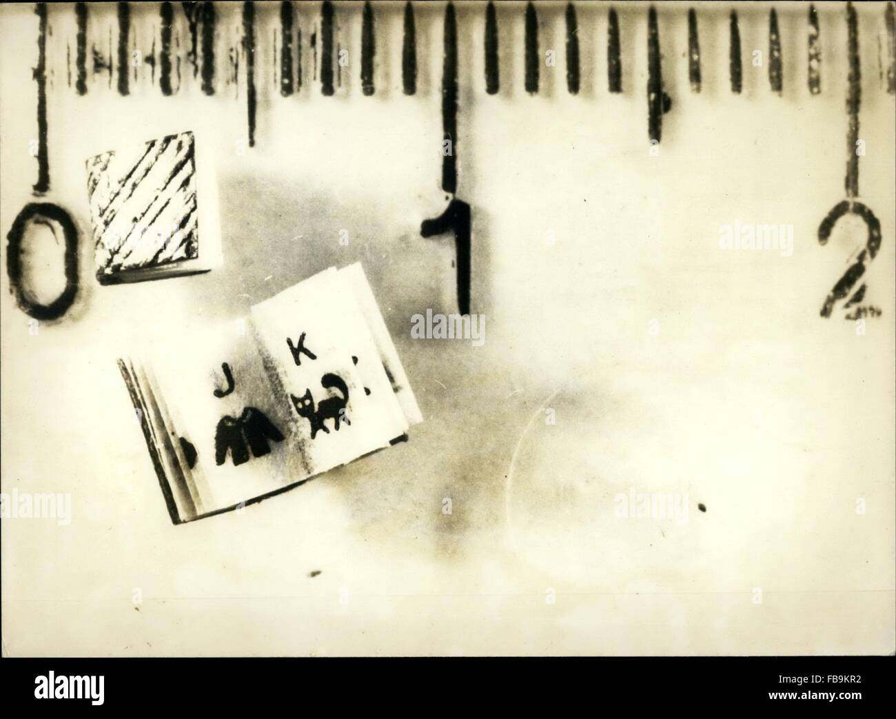 1962 Dimensions of the world's smallest world record small book literature book Tiny Alphabet