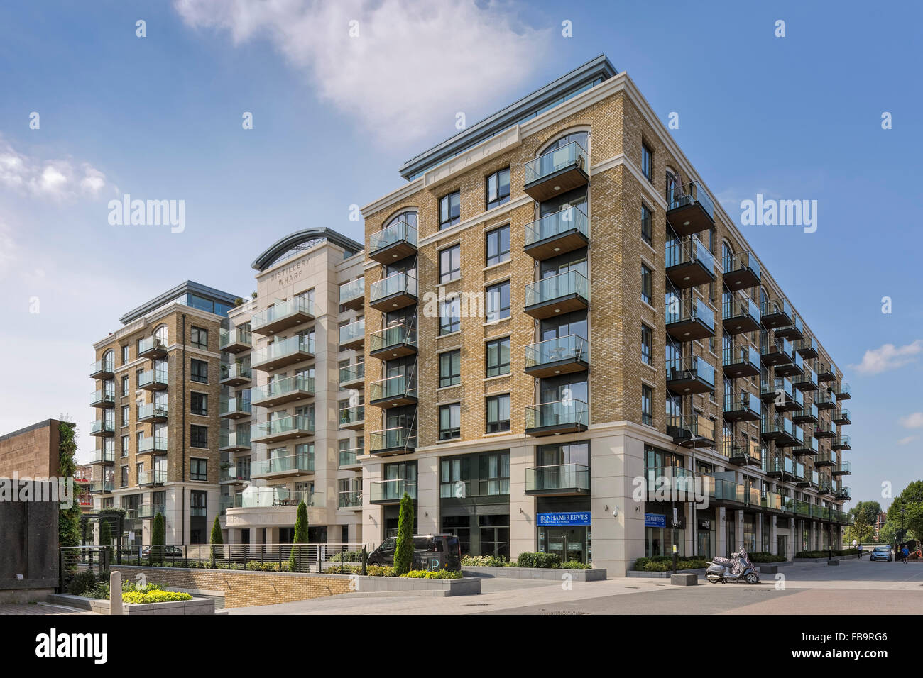 Sunlit corner elevation. Fulham Reach Luxury Apartments, London, United