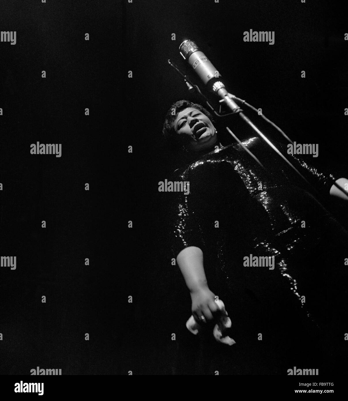 Ella FITZGERALD on stage. -  1961  -  France / Ile-de-France (region) / Paris  -  Ella FITZGERALD on stage. -  Ella FITZGERALD ; - At Olympia ; - Paris, France ; - 1961 ; - Credit :   ;   -  Philippe Gras / Le Pictorium Stock Photo