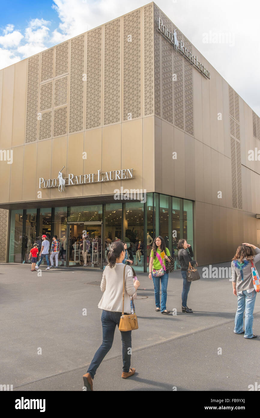 asian shoppers in front of ralph lauren outlet store, outlet city, metzingen,  baden-wuerttemberg, germany Stock Photo - Alamy