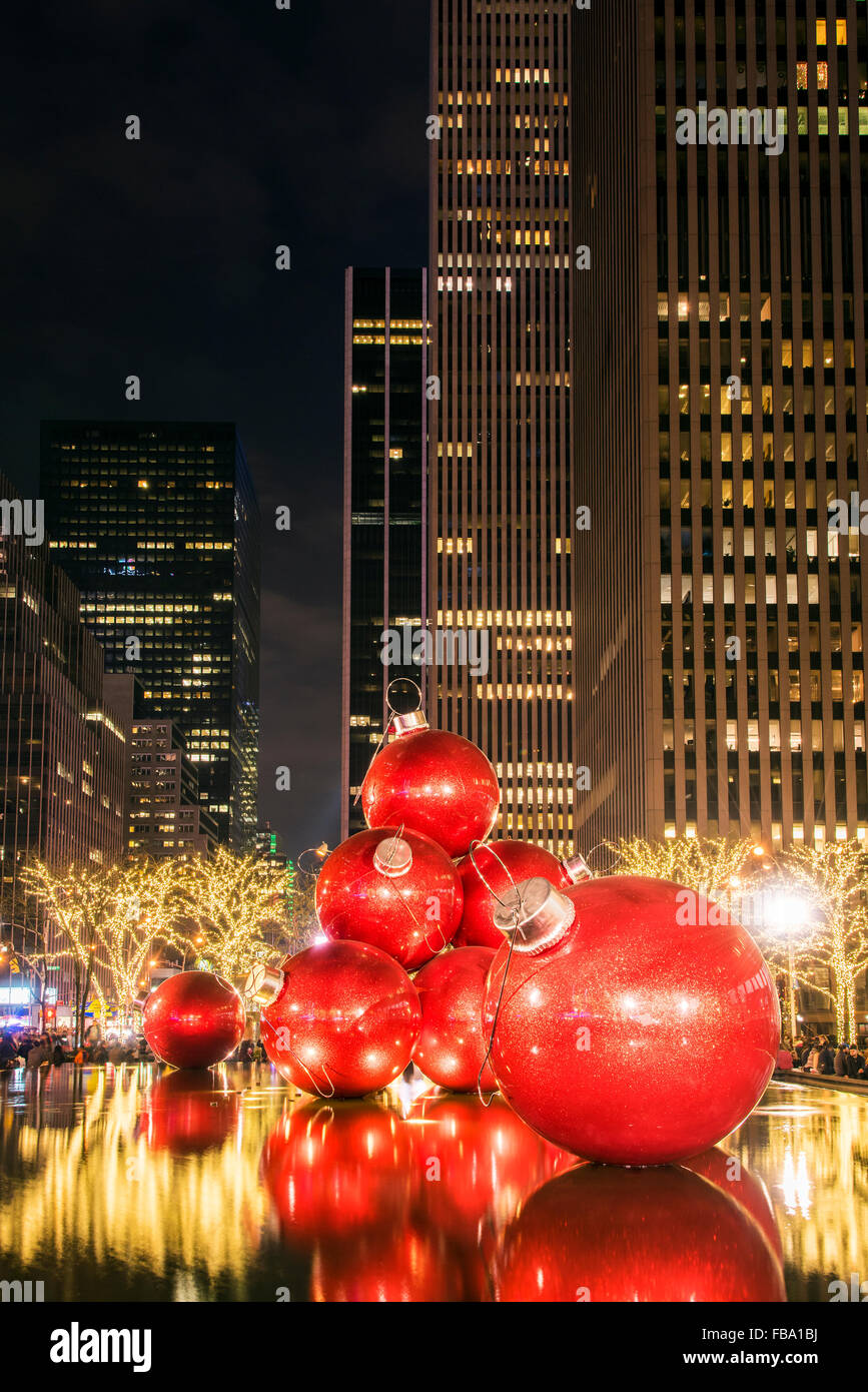 Giant red Christmas ornaments on display on Avenue of Americas (6th Avenue) during the holiday season, Manhattan, New York, USA Stock Photo