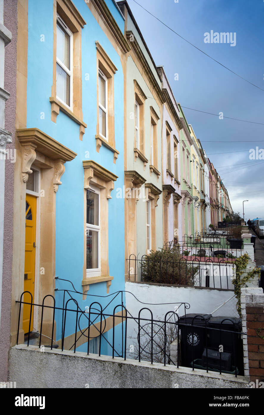 colourful-houses-in-the-totterdown-district-of-bristol-uk-stock-photo