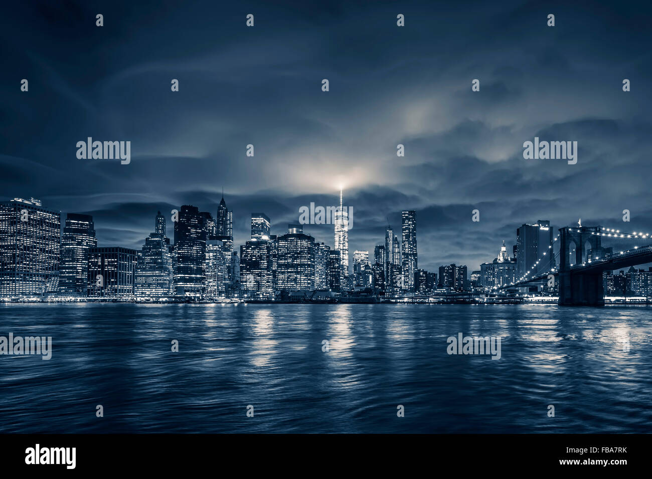 New york city night view hi-res stock photography and images - Alamy