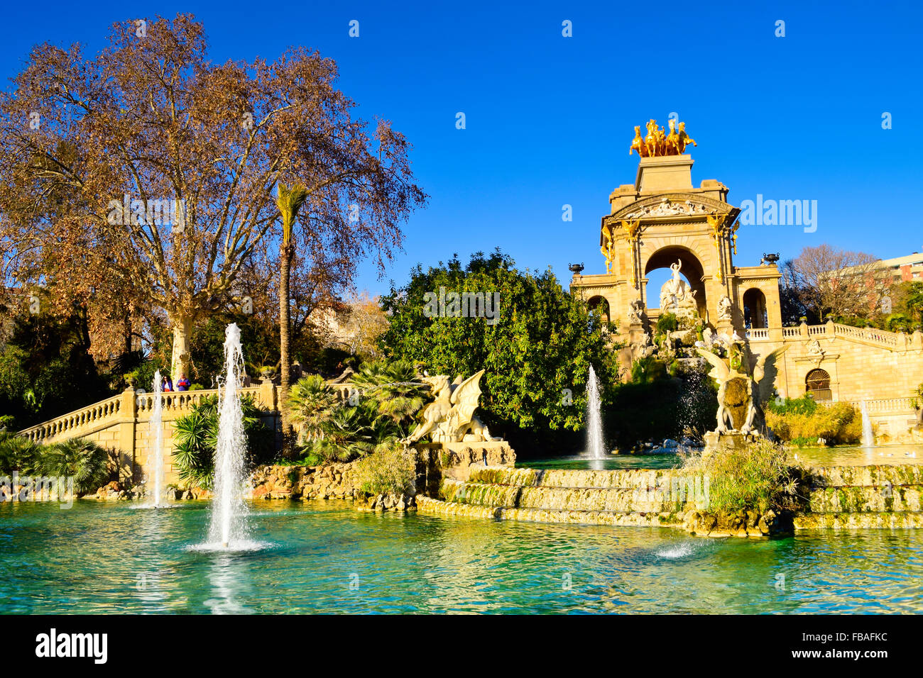 Font de la Cascada. Fountain with waterfall and a water fountain. Parc