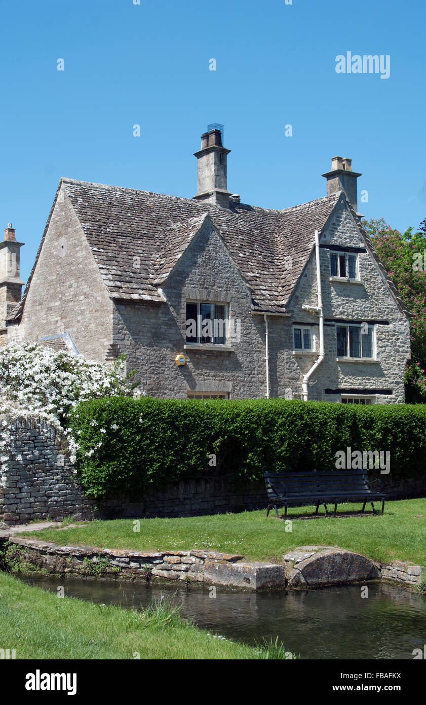 Ashton Keynes, Wiltshire, House By River Thames, England Stock Photo