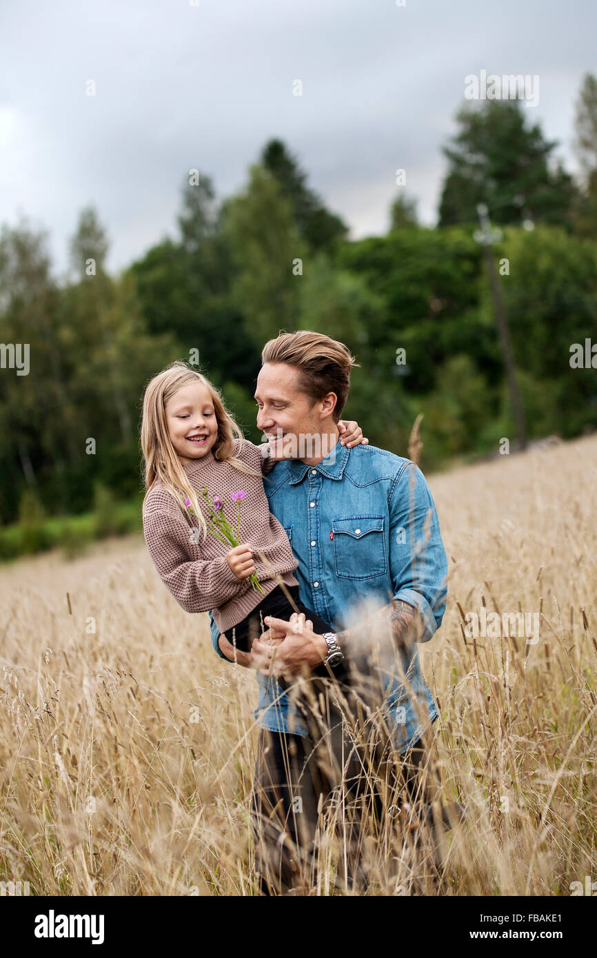 Father daughter holding hands hi-res stock photography and images - Alamy
