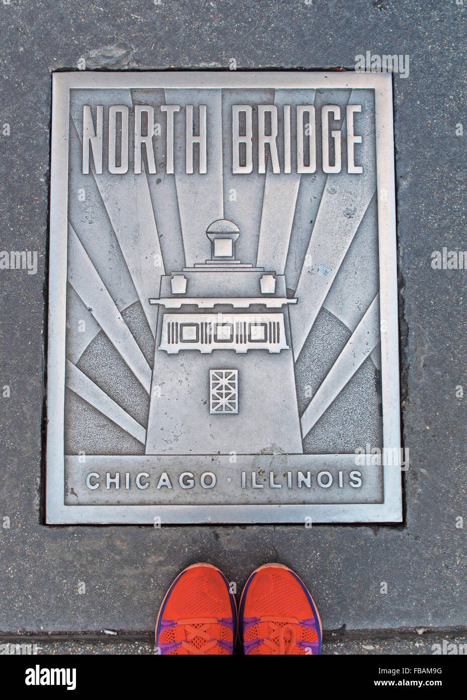 United States of America, Usa: standing in front of the North Bridge plate on a street of Chicago Stock Photo