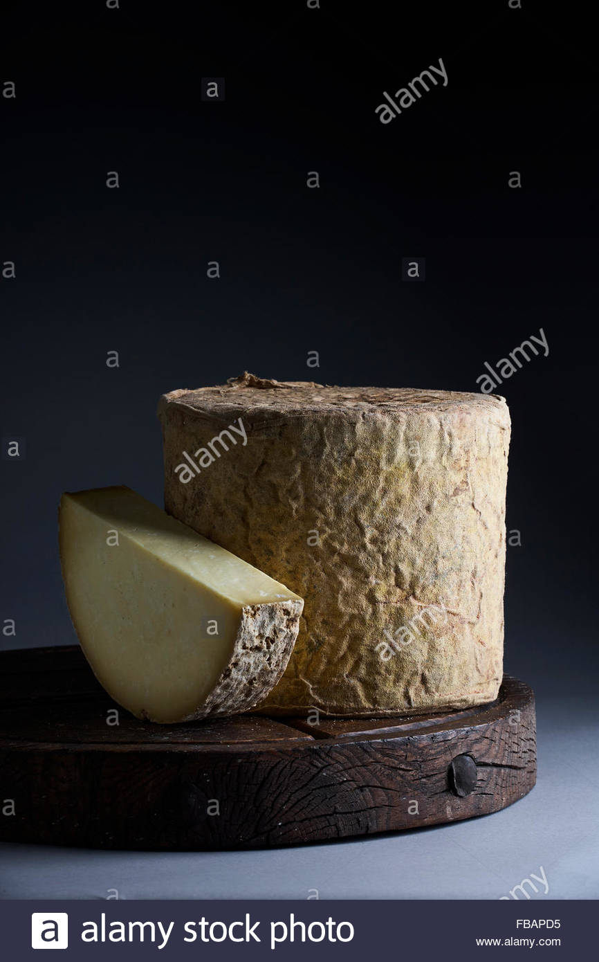 Dark mood cheese board hi-res stock photography and images - Alamy
