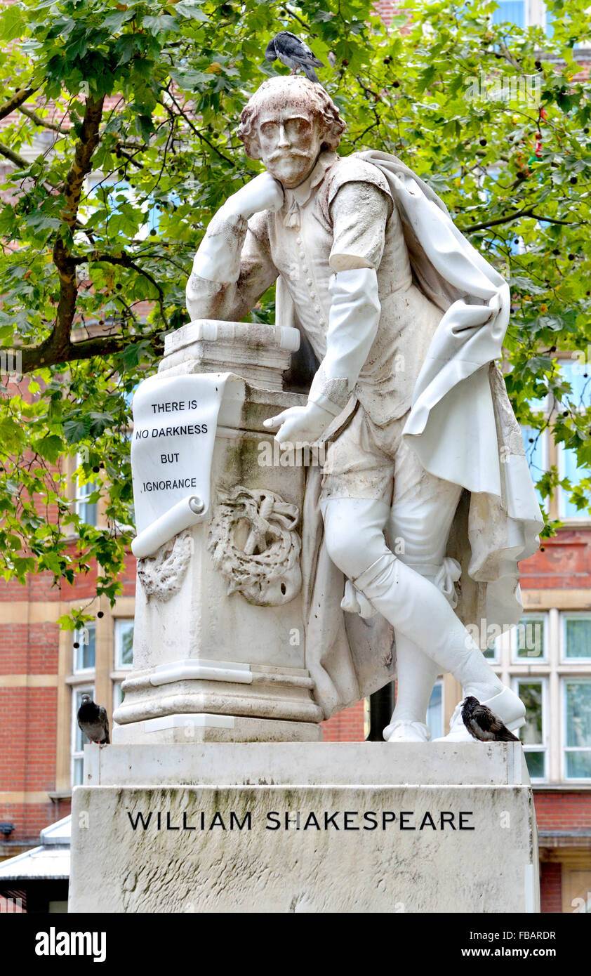 London, England, UK. Statue: William Shakespeare (1564-1616) in Leicester Square. Copy by Giovanni Fontana of Peter Scheemakers' Stock Photo