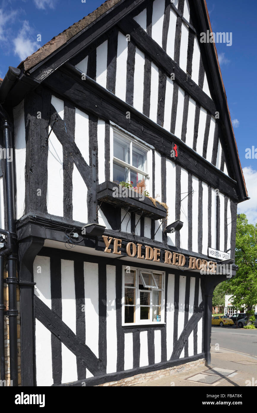 Ye Old Red Horse a fifteenth century coaching inn, Vine St, Evesham, Worcestershire, England, UK Stock Photo