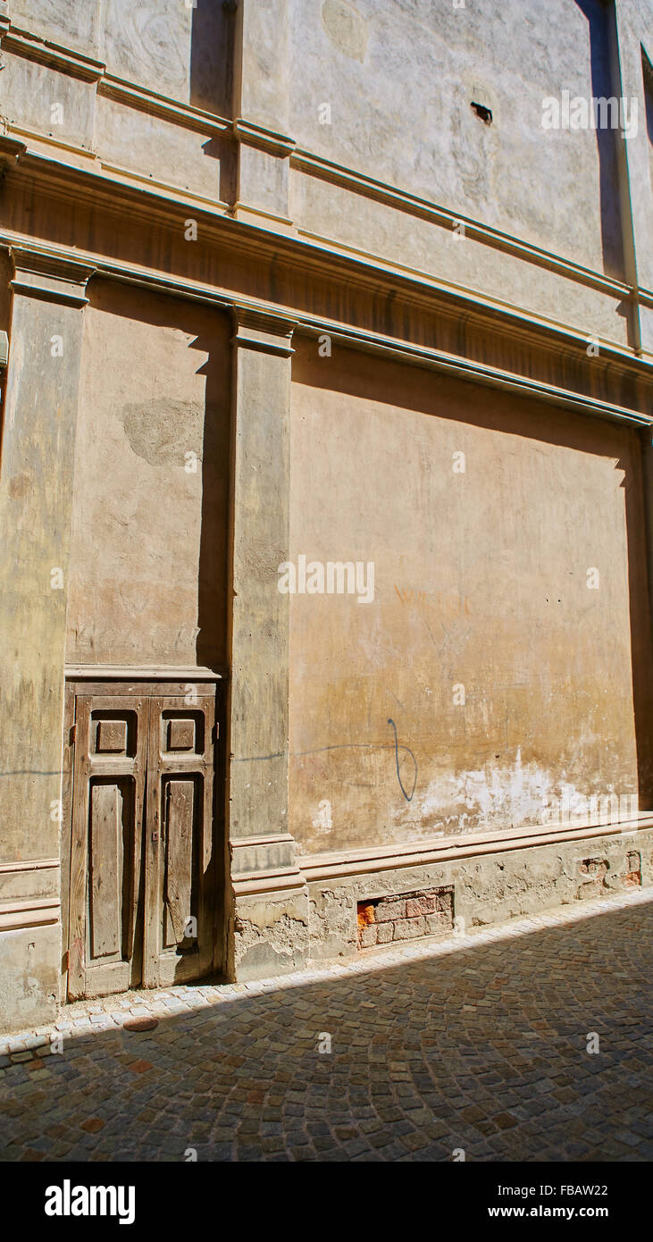 old brick italian facade with door Stock Photo - Alamy