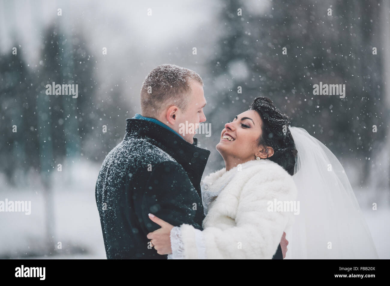 Bride and groom walking in the city Stock Photo - Alamy