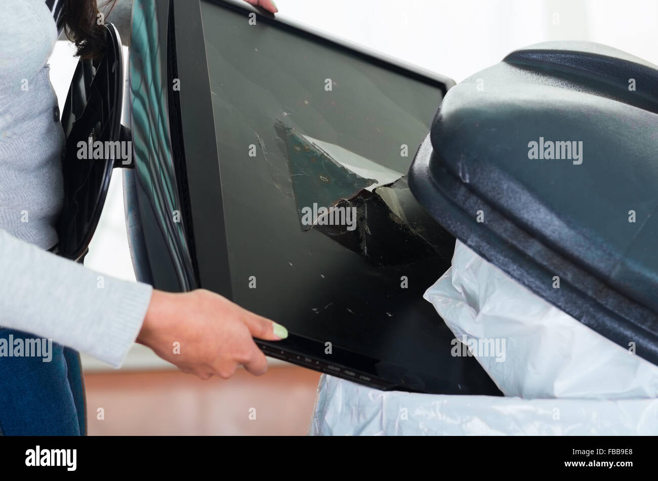 Smashed broken computer circuit hi-res stock photography and images - Alamy