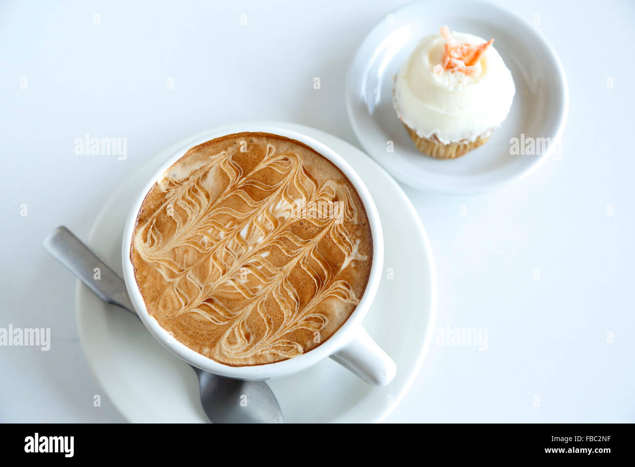 Coffee ('The Birdie') and carrot cupcake, Dulce Bakery & Coffee, Santa Fe, New Mexico USA Stock Photo