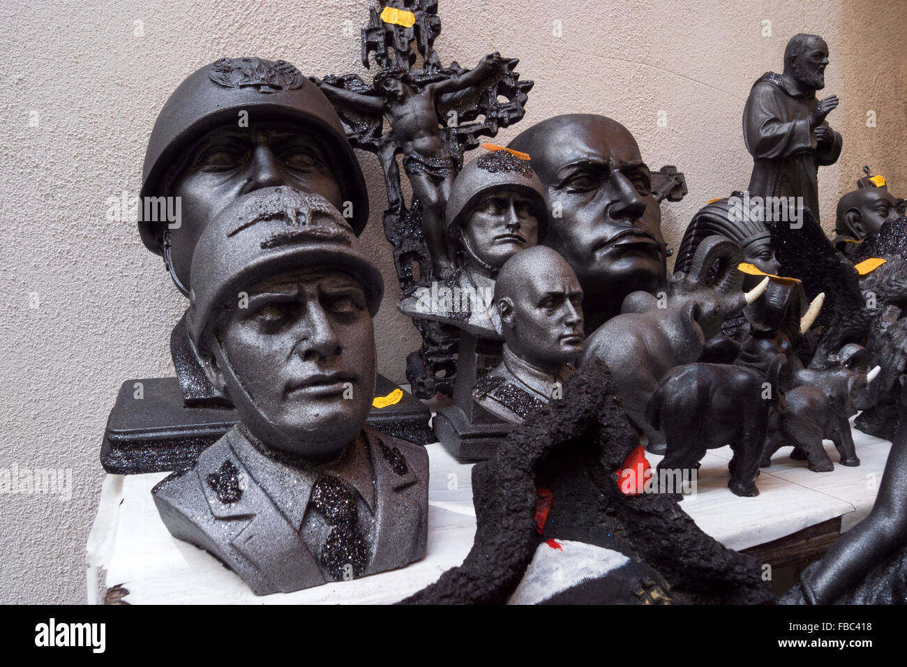 Statuettes of Benito Mussolini on sale at a street market Stock Photo -  Alamy