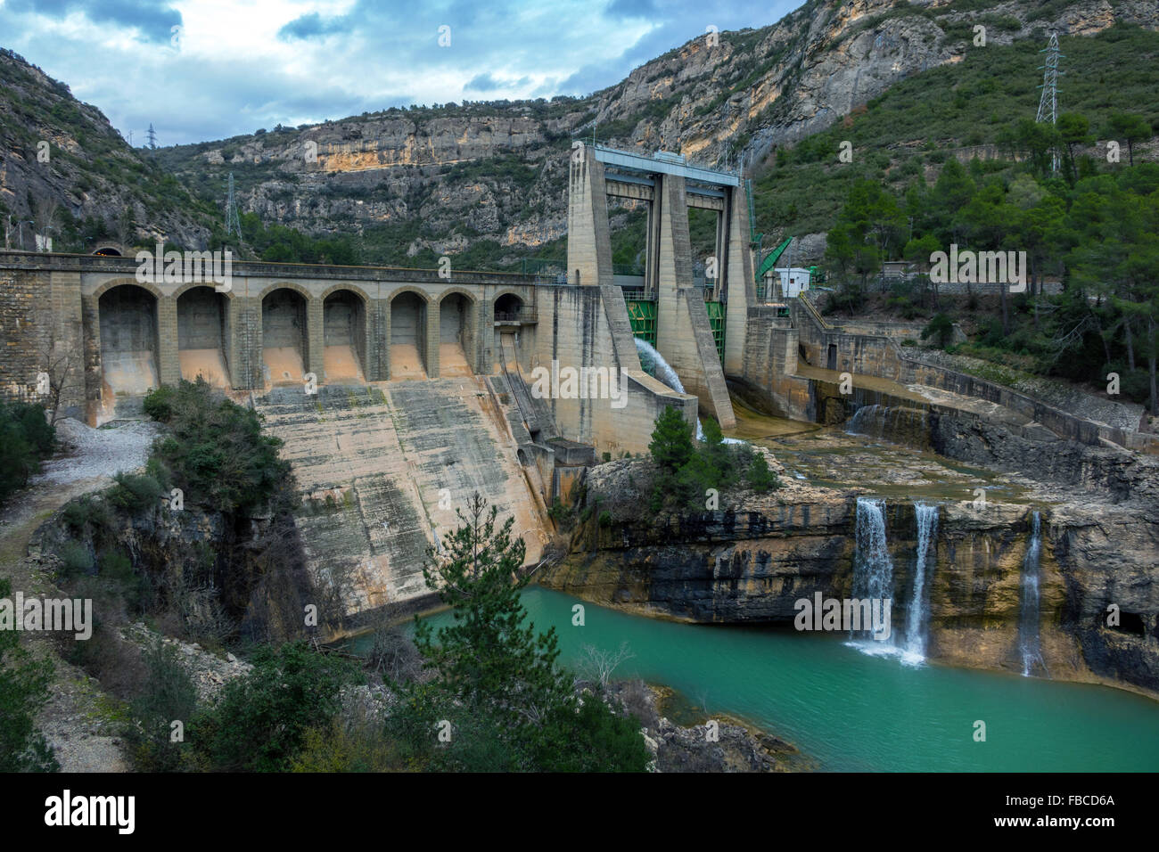 Spillway and dam across Noguera River, Terradets gorge, Catalunya, Spain Stock Photo