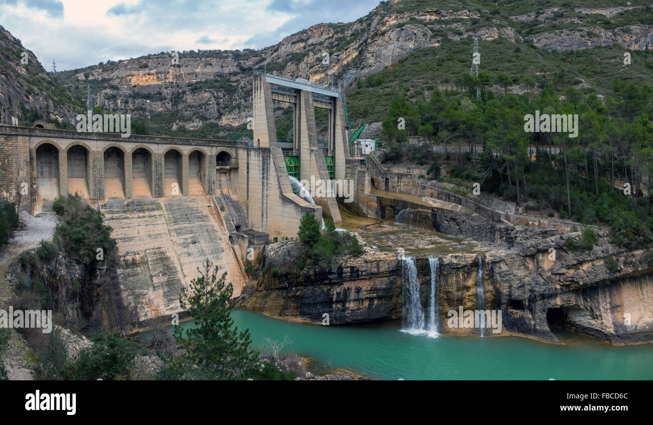 Spillway and dam across Noguera River, Terradets gorge, Catalunya, Spain Stock Photo